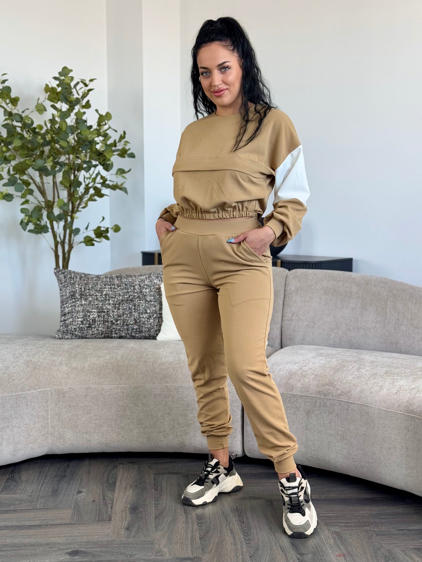 Costum Vanessa - Bej