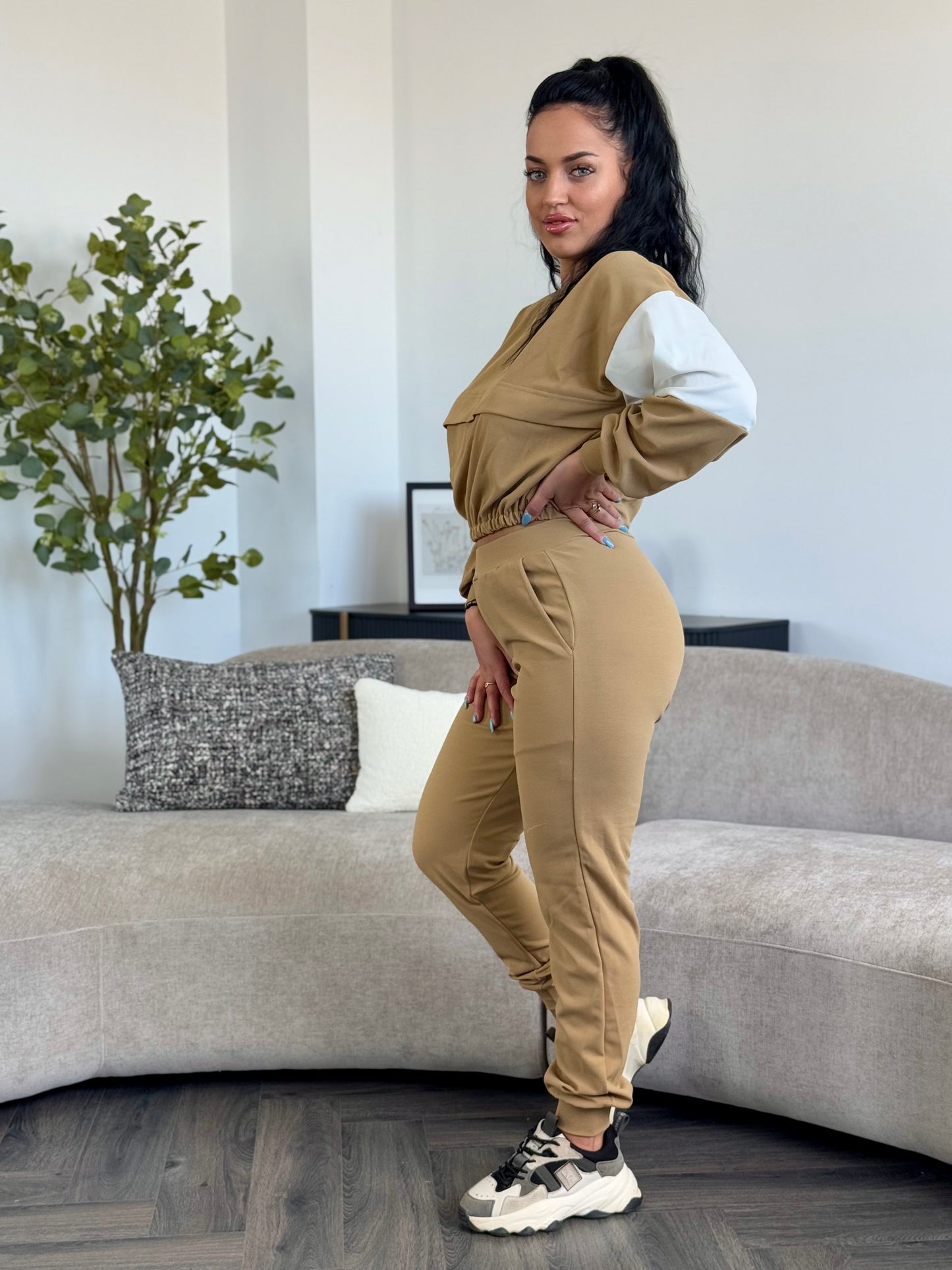 Costum Vanessa - Bej