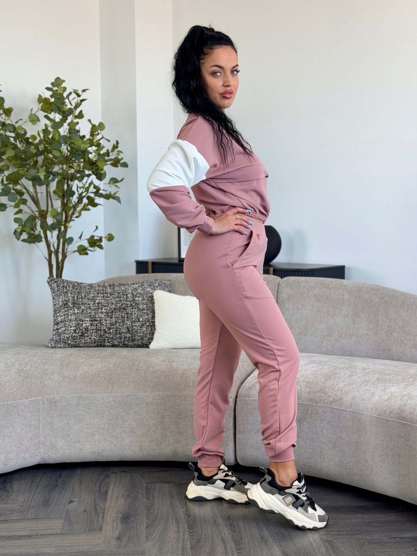 Costum Vanessa - Roz Pudra