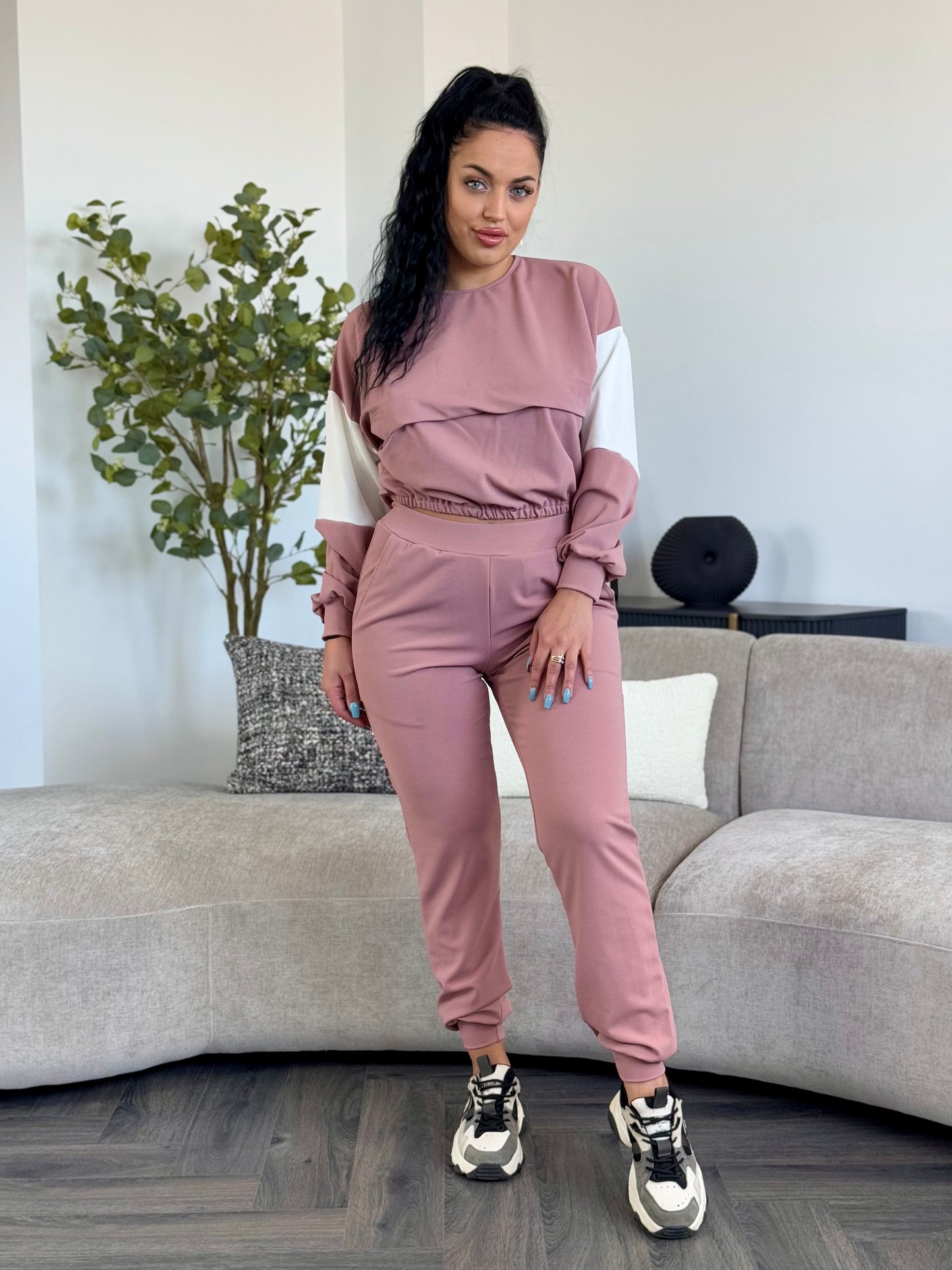 Costum Vanessa - Roz Pudra