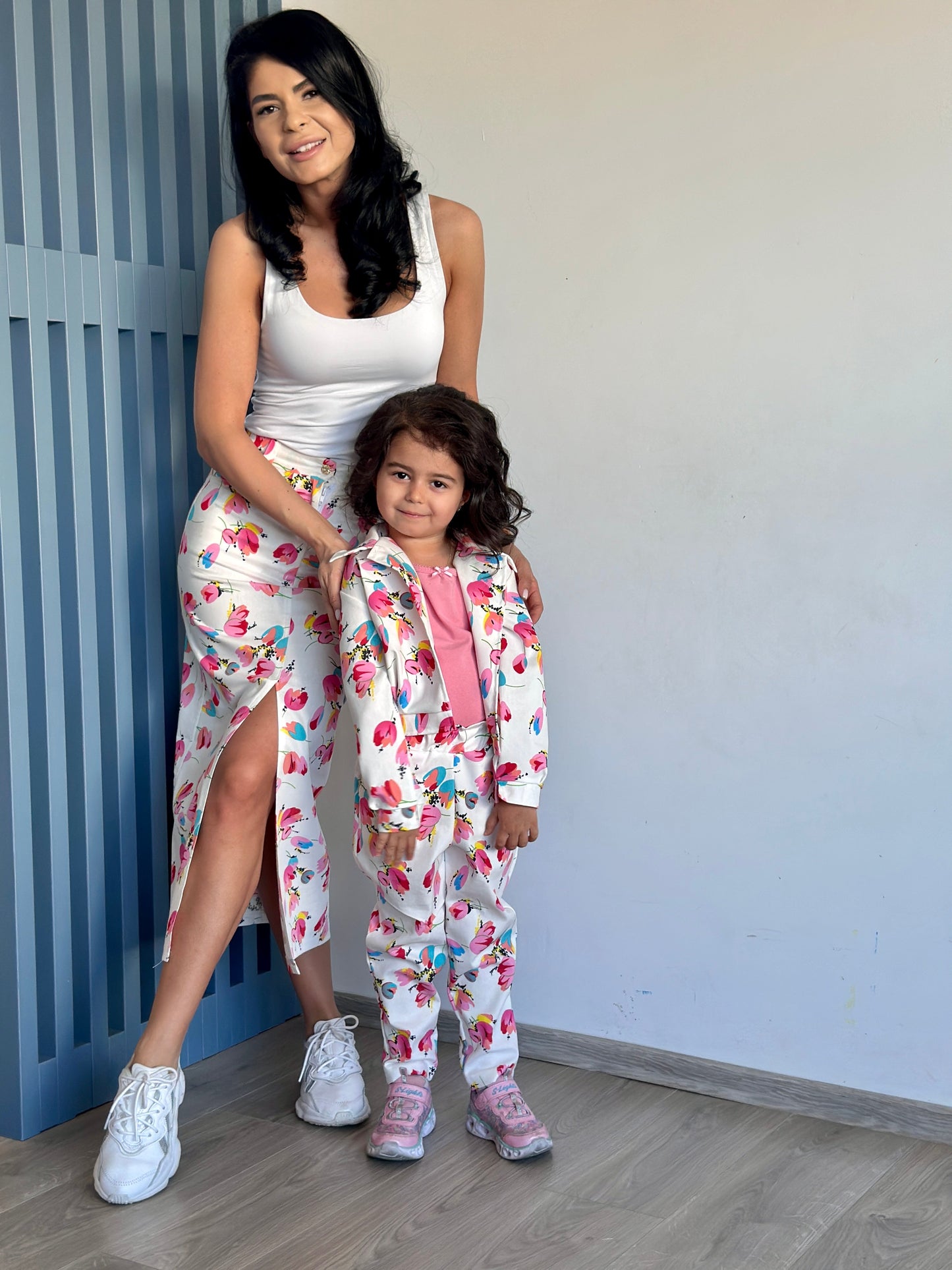Costum Ema - White Pink